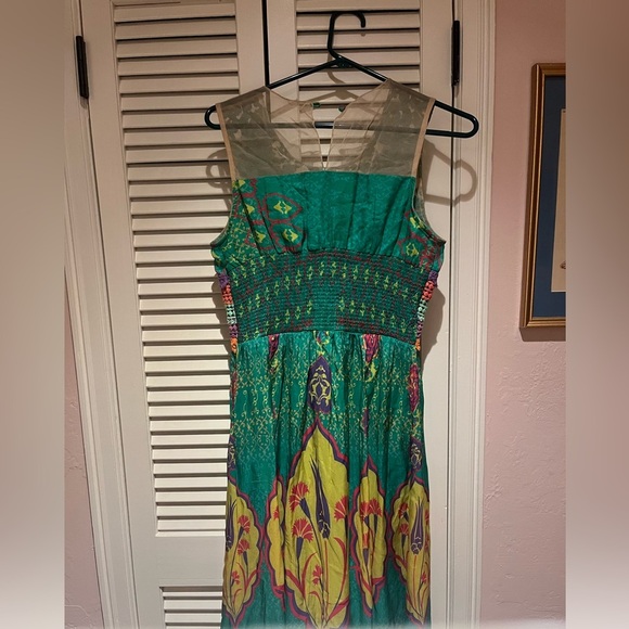 100% silk dress with embroidery and 100% cotton lining. - Picture 4 of 6